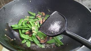 荷兰豆炒红极参的做法步骤：10