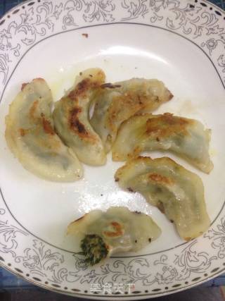 煎饺的做法步骤：1