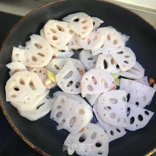 彩椒莲藕的做法步骤：3