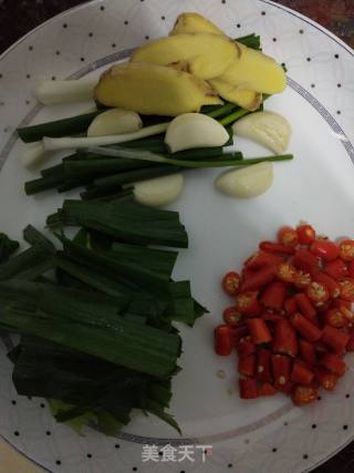 茶油青椒焖土鸡的做法步骤：4