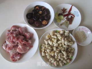 香菇千张结烧排骨的做法步骤：1