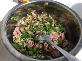 尖椒火腿肠馅饼的做法步骤：3