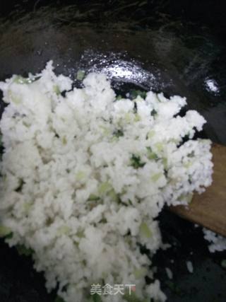 黄瓜丁炒饭的做法步骤：3