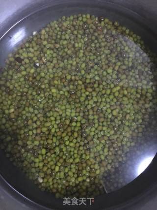 绿豆糕的做法步骤：1