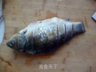 清淡鲫鱼汤的做法步骤：1