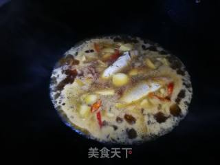 红衫鱼焖土豆的做法步骤：8