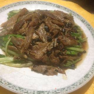 鲮鱼烧油麦的做法步骤：5