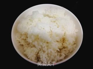 腊肠炒饭的做法步骤：1