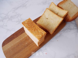 三文鱼肠吐司夹的做法步骤：2