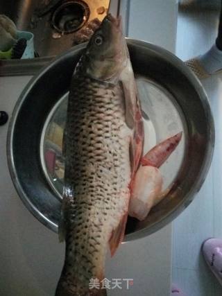 豆瓣鲤鱼炖粉的做法步骤：1