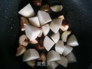 香菇炖萝卜的做法步骤：4