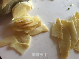 红极参炒笋片的做法步骤：4