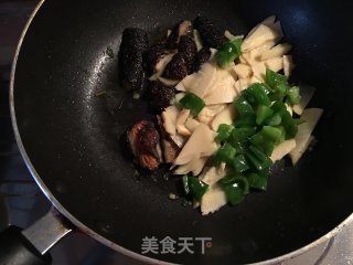 红极参炒笋片的做法步骤：12