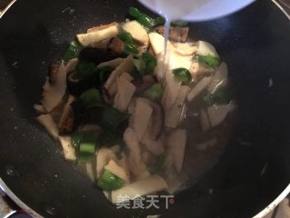 红极参炒笋片的做法步骤：14