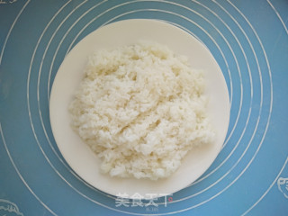虾仁蒜苔炒饭的做法步骤：2