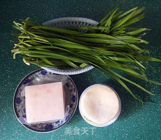磷虾肉韭菜锅贴的做法步骤：1