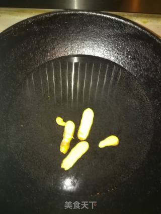 白灼鱿鱼筒（两味）的做法步骤：1