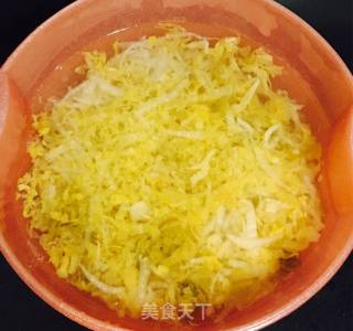 酸菜土豆焖面的做法步骤：1