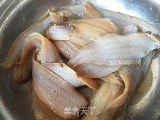 香酥小龙利鱼的做法步骤：1