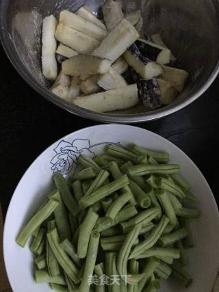 干煸茄子豆角的做法步骤：2