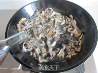 青椒洋葱爆鳝鱼丝的做法步骤：4