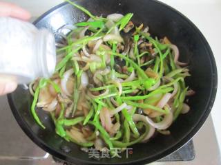 青椒洋葱爆鳝鱼丝的做法步骤：10