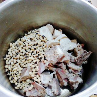 粉葛眉豆骨头汤【清热去湿】的做法步骤：7