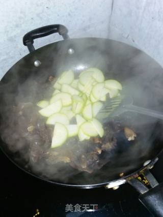 “ 御寒美食 ”木耳西葫芦炒鸡蛋的做法步骤：5