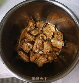 糖醋排骨的做法步骤：3
