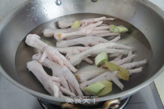 香其酱炒凤爪的做法步骤：2