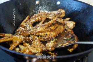 香其酱炒凤爪的做法步骤：5