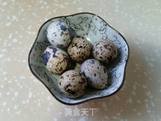 鹌鹑蛋什锦披萨的做法步骤：5