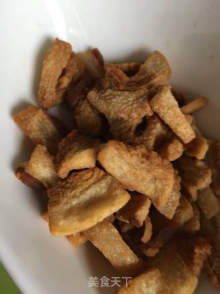 海参白菜拌油脂渣的做法步骤：2