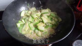 虾皮炒西葫芦的做法步骤：7