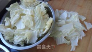 冻豆腐炒白菜的做法步骤：1
