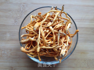 虫草花拌红极参的做法步骤：2