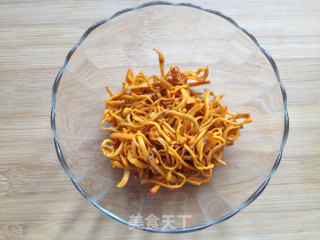 虫草花拌红极参的做法步骤：7