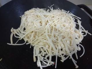 蒜蓉辣酱金针菇的做法步骤：7