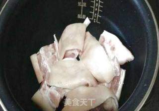 焖猪脚的做法步骤：2