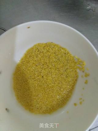 红薯枣米粥的做法步骤：2