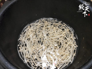 健康轻食 | 鳗鱼蟹柳沙拉的做法步骤：5