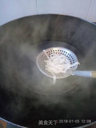 捞牛肉粿条汤的做法步骤：6