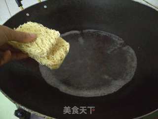 薯叶清汤面的做法步骤：3