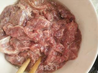 洋葱炒牛肉的做法步骤：1