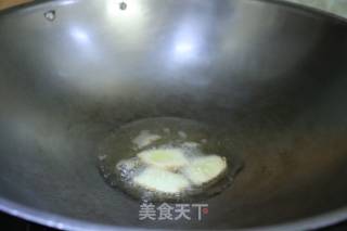 咸菜炒鱿鱼的做法步骤：3