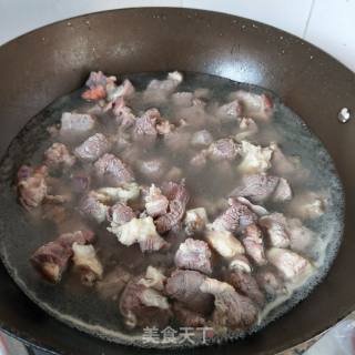 土豆炖牛肉的做法步骤：3