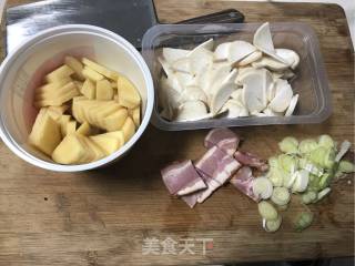 培根杏鲍菇烧土豆的做法步骤：1