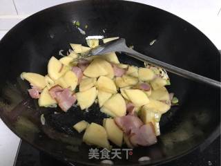 培根杏鲍菇烧土豆的做法步骤：3