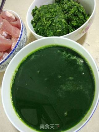 菠菜饺子的做法步骤：1