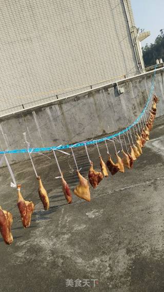 腊鸭腿的做法步骤：1